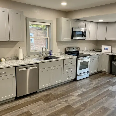 Cheerful 3-bedroom home w/free parking on premises