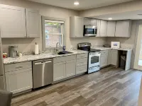 Cheerful 3-bedroom home w/free parking on premises Hotels in Oakley