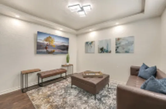 Oak's Beautiful Contemporary Suite #02