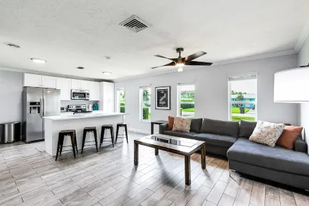 Pool Home W Beautiful Tiki Hut - 3 Bed 3 Bath. 1 Mile from Beach!