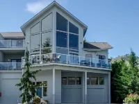 Lake Chelan Waterfront Resort Home- Pool, Boat -STR-0290 Hotels in Chelan