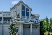 Lake Chelan Waterfront Resort Home- Pool, Boat -STR-0290