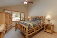 Delightful 3-bedroom townhome on Fall River 이스트 뎃레이션 피크 주변 호텔