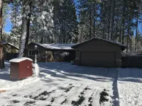 PineCone Lodge - 3 bed/2 bath - South Lake Tahoe (sleeps 6) - 4-Star