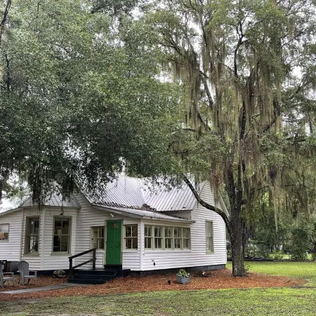 Charming 1930's house only a few blocks from the St. Johns River!