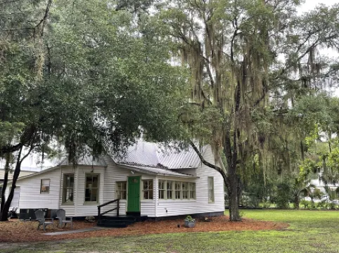 Charming 1930's house only a few blocks from the St. Johns River!