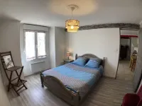 Character house from 1894 in the heart of the Champagne vineyards, near Epernay Hotels in Avize