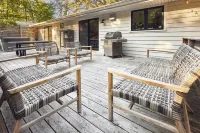 Traverse City - West Bayshore Retreat - 100’ of Private Beach - Luxurious House