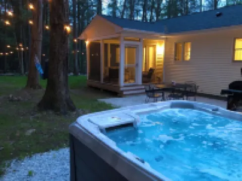 Adventure Ready Ranch Sleeps 10 & 0.7 mi to GB Main St. Wi-Fi + Hot Tub.