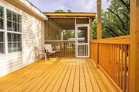 Charming 3-bedroom house on the water with a dock, close to Belhaven & Bath NC. Hotels in Beaufort County