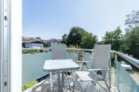 Pure beach life, less than 100m to the beach