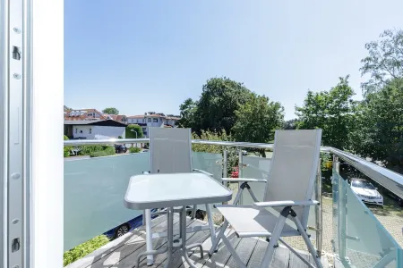 Pure beach life, less than 100m to the beach