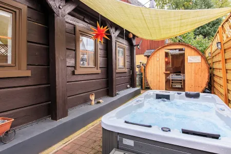 Ferienhaus Sissi mit Whirlpool, Sauna u Sehr Ruhig Отели рядом с достопримечательностью «Museum of Damask and Terry»