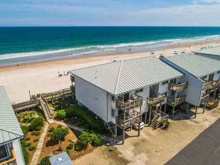 Oceanfront Queen's Grant Condo "Tide-the-Knot" with Breathtaking Ocean Views!