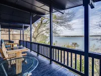 The Blue Water Bungalow! Waterfront w/ private beach!