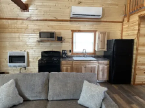 Blue Cabin in the woods close to Whiteman AF Base and Univ. of Central Missouri