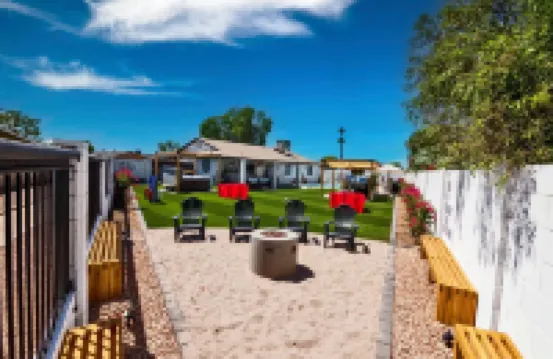 Luxury Lakeside Adventureland!