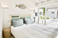 Villa Pieds dans l'eau with private sandy beach on the Gulf of Saint Tropez