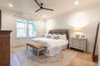 Gorgeous Home so close to Downtown Auburn and Auburn University!!