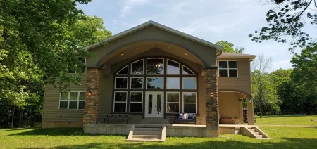 6-bedroom vacation home just 10 minutes from town.