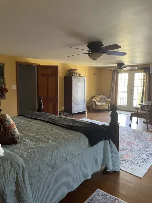 The Fig Tree Garden House.Casual elegance in a park like setting Hotels near Cleveland Mall