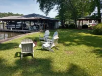 Waterfront lot on Lake Blackshear.  Great location!!  Large dock for gatherings!