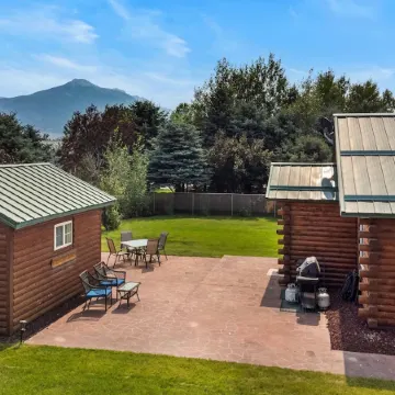 Paradise Ranch: 2 Cabins Great for Families, Wedding Guests, Montana Adventurers