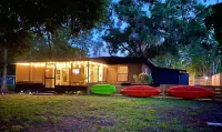 Riverside Chic 180° water views - fish/boat/kayak - pet friendly