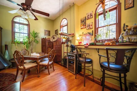 Hidden Gem Sleeps 10+! Children & Pets Welcomed! Отели в г. Winnebago County