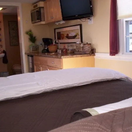 Romantic Boston Harbor Houseboat Stay for 2 People. A/C. Close to Freedom Trail.