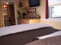 Travelers Choice Best of Boston Houseboat Suite 1!