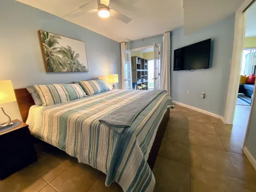 Oceanfront Beachdrifter - 2/2 Condo with lawn - no stairs, best parking