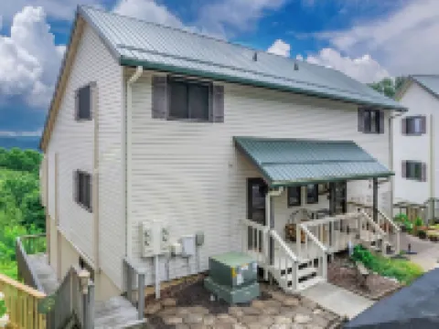 Modern Condo Located in the Resort Village of Seven Devils. Great Views! Hotels in Seven Devils