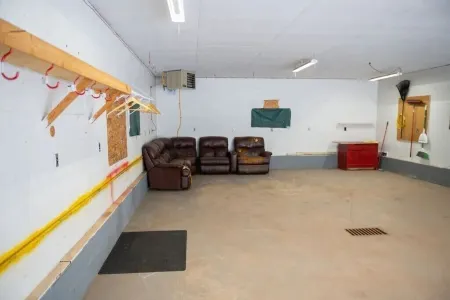 Trail Riders Haven- Only 1 Block from TONS of Adventurous Trails! Huge Garage!