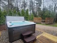 Amazing Dome! Panoramic Barrel Sauna! Hot Tub! Sleeps 6 Pet Friendly, Fire Place Hotels in Interlochen