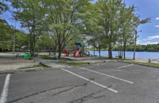 Secluded Retreat Near Ski Resorts: Hot Tub, BBQ