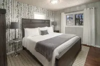 Sleep6,Hottub,Firepit & Wood,Private, Views, 30mins from App Ski Reduced Rates! Hotels in Pine Swamp