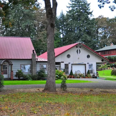 1880's Farm House on a Christmas Tree Farm 5 Minutes to Oregon State University