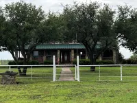 The Grassy Ridge House. Only 5 min from Rocker B Baseball Ranch! Sleeps up to 18