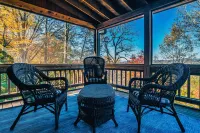 Blue Ridge Luxury Cabin - Views, Hot Tub & Firepit