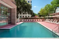 Renaissance Austin Downtown Hotel - Rooftop Pools