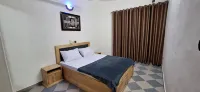 Deluxe Queen Size Bed & Saloon