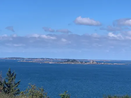 Beautiful seaside house Отели в г. Плуэзек