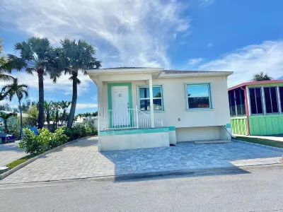 BEACH HOUSE Walk to Private Beach, Pool, & Restaurants Hotels in der Nähe von Santa Lucia River Club