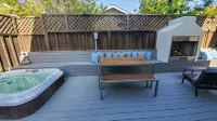 Relax in your Private Retreat - Hot Tub, One Block from Beach & Town! Lic0085 - 3-Star