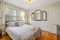 Center Street Retreat - One Block from Downtown Apex Hotels near Habitat Wake ReStore -- Apex