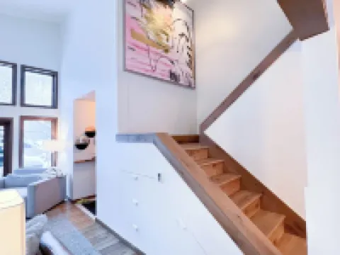 3B/3Ba Modern Ski House in Avon, CO! 10 Min Drive to Beaver Creek & Vail! Hotels in Eagle-Vail