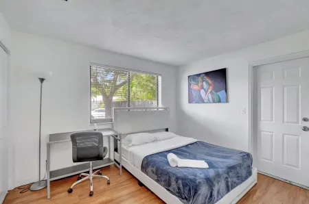 Spacious and Bright 2bed, washer/dryer, back yard