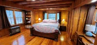 Sleeps 11! 5BR/2.5BA LRG Log Cabin on 5 Acres, Close to Hendo/AVL, TWO Kitchens! Hotels in Mountain Home