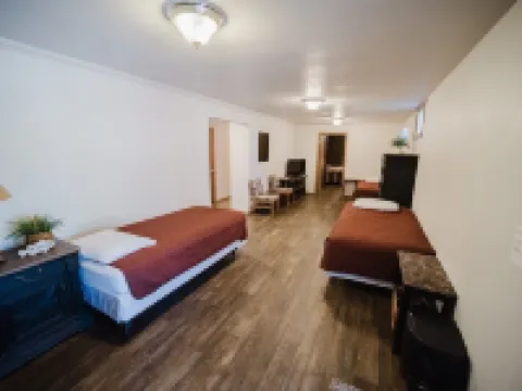 Steps from the water, firepit, large yard, family friendly Hotels in Brule County